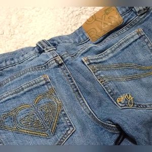 Roxy Jean Shorts. 98% cotton. Logo stitching on pockets, factory hem Size 5